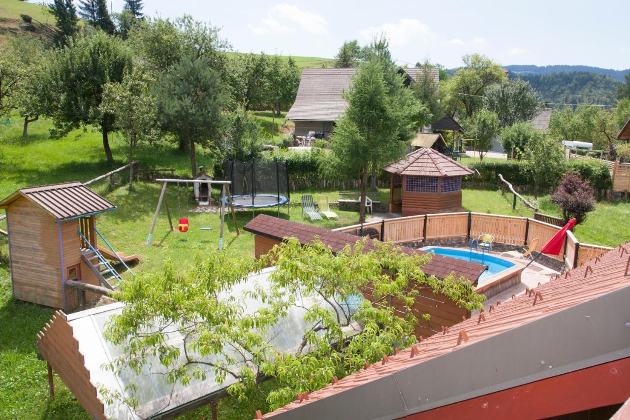 Apartments Pri Bostjanovcu Gorenja Vas  Exterior foto
